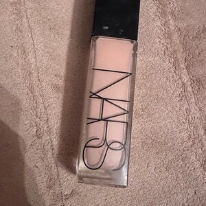 NARS light Foundation